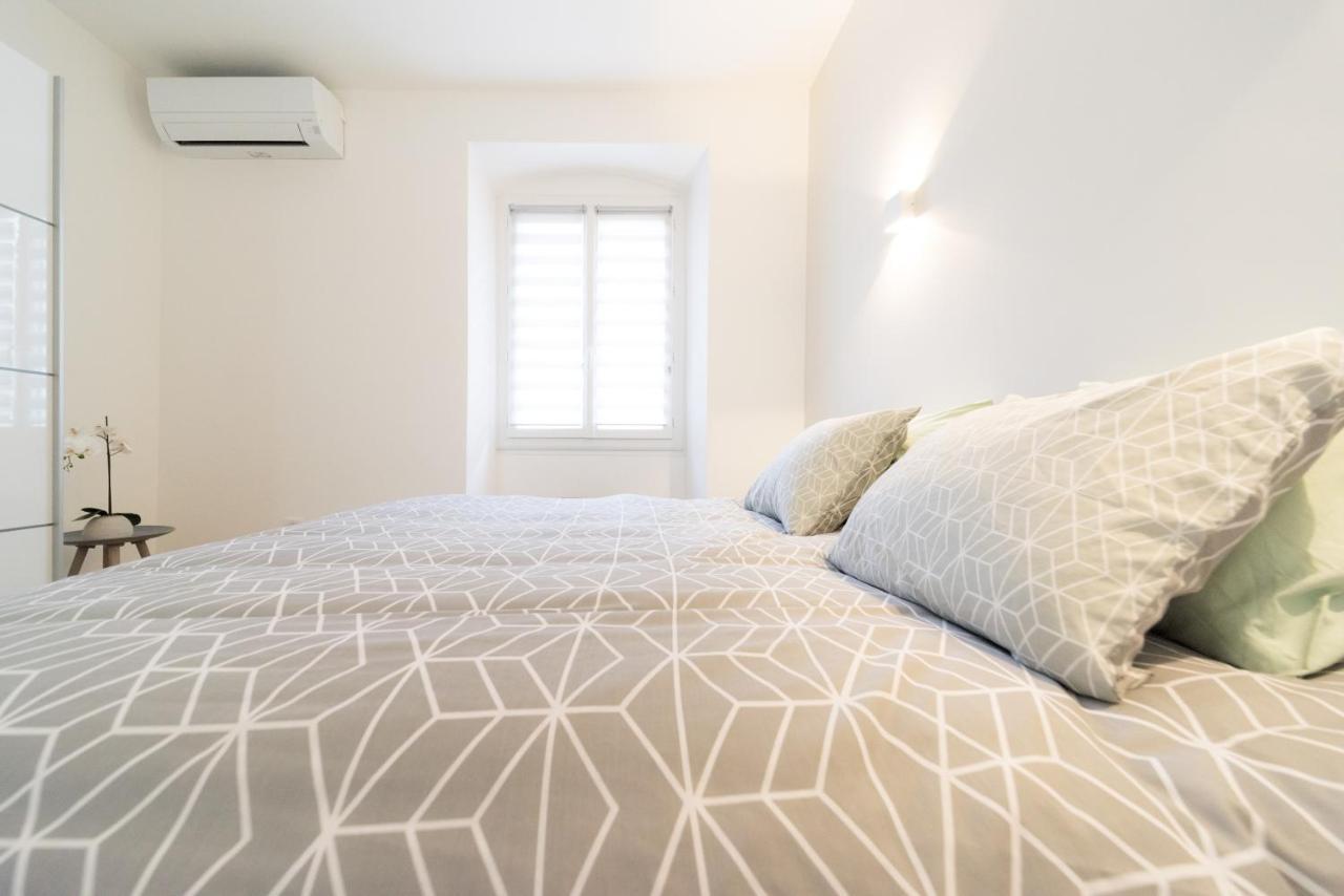شقة Ravissant Triplex Et Duplex Au Centre De Pont St Esprit المظهر الخارجي الصورة