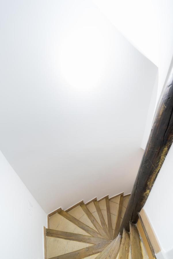 شقة Ravissant Triplex Et Duplex Au Centre De Pont St Esprit المظهر الخارجي الصورة